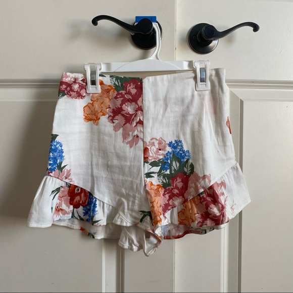 White Floral Shorts - Picture 10 of 10